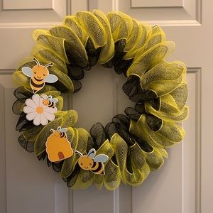 BEE WREATH